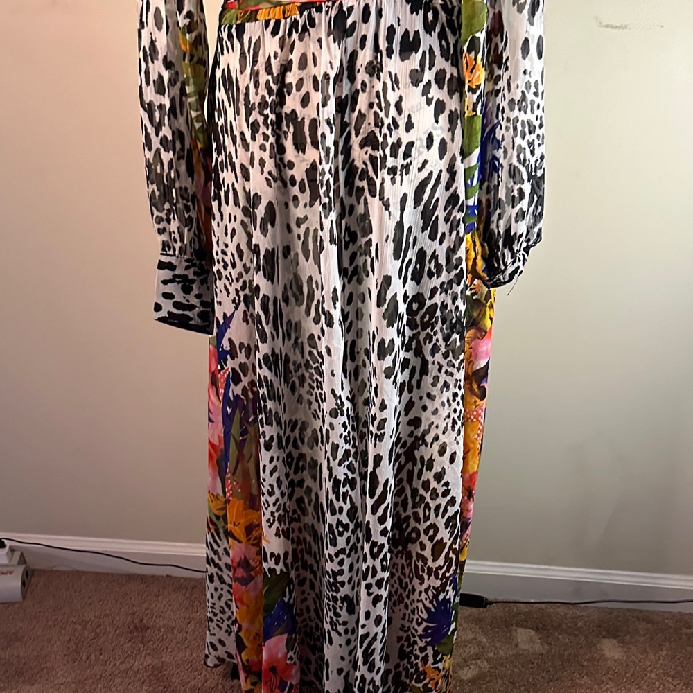 Chic Long Sleeve Leopard Print Maxi Dress with Vibrant Accents - Picture 11 of 16